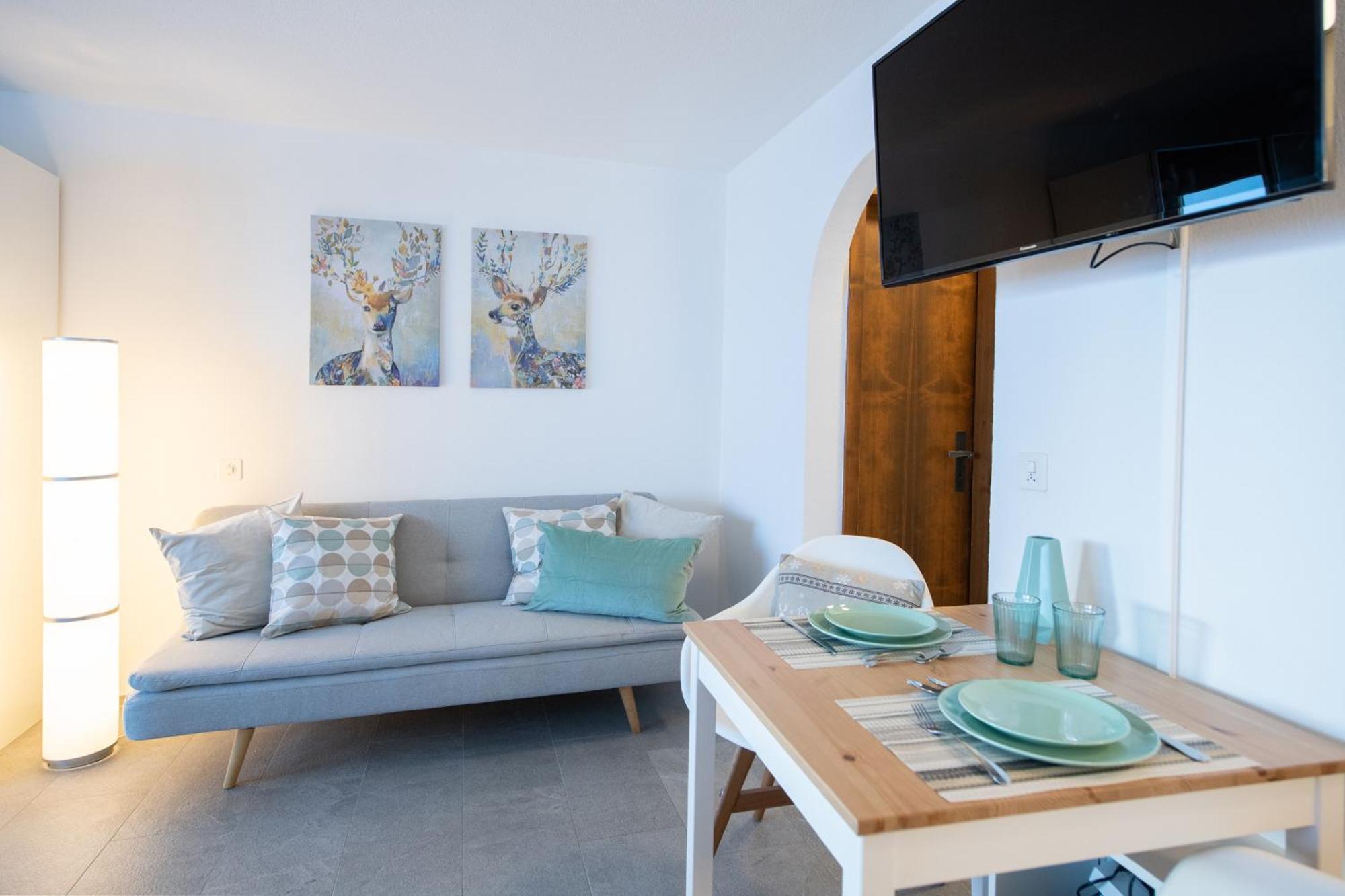 Agrimonia - Moebilierte Ferienwohnung Mit Balkon Davos Phòng bức ảnh